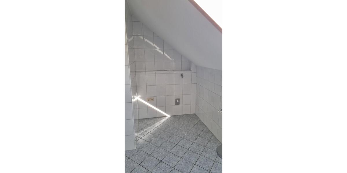 Dachgeschoßwohnung Niederviehbach - 2 Zimmer, 74 m&sup2;, 620&euro; | Angebot:26085041