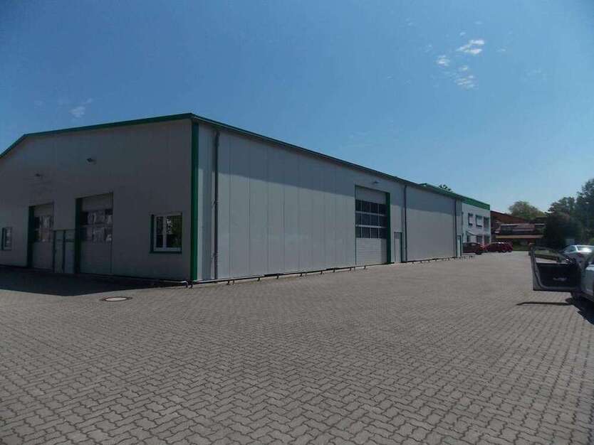 Halle in Isernhagen 1.860 € 400 m²