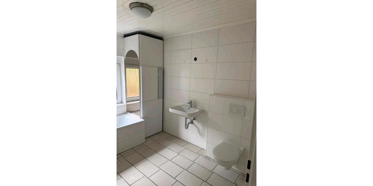 Maisonettenwohnung Wiesbaden Schierstein - 3.5 Zimmer, 136 m&sup2;, 1.500&euro; | Angebot:26639046