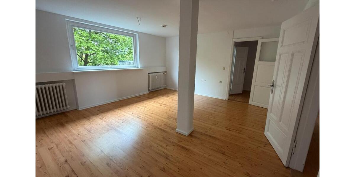 Dachgeschoßwohnung Kiel - 4 Zimmer, 127 m&sup2;, 1.490&euro; | Angebot:26625648