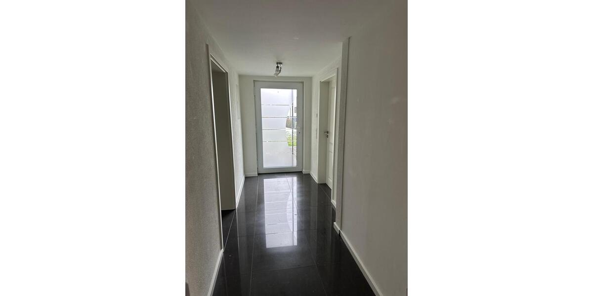 Großzügige 5-Zimmer Wohnung mit eigener Terrasse und Garten 5 zimmer