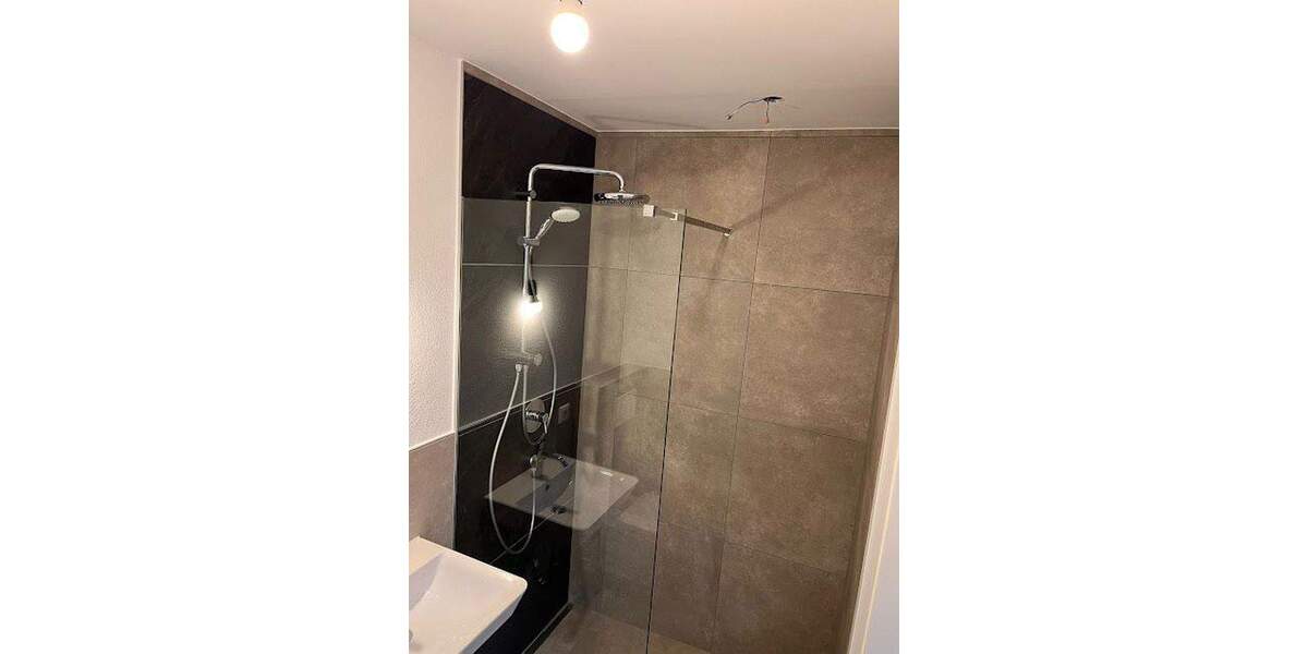 Schöne Doppelhaushälfte 5 zimmer