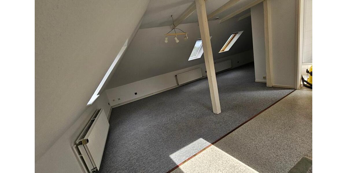 Dachgeschoßwohnung Büdelsdorf - 1 Zimmer, 40 m&sup2;, 340&euro; | Angebot:26234809