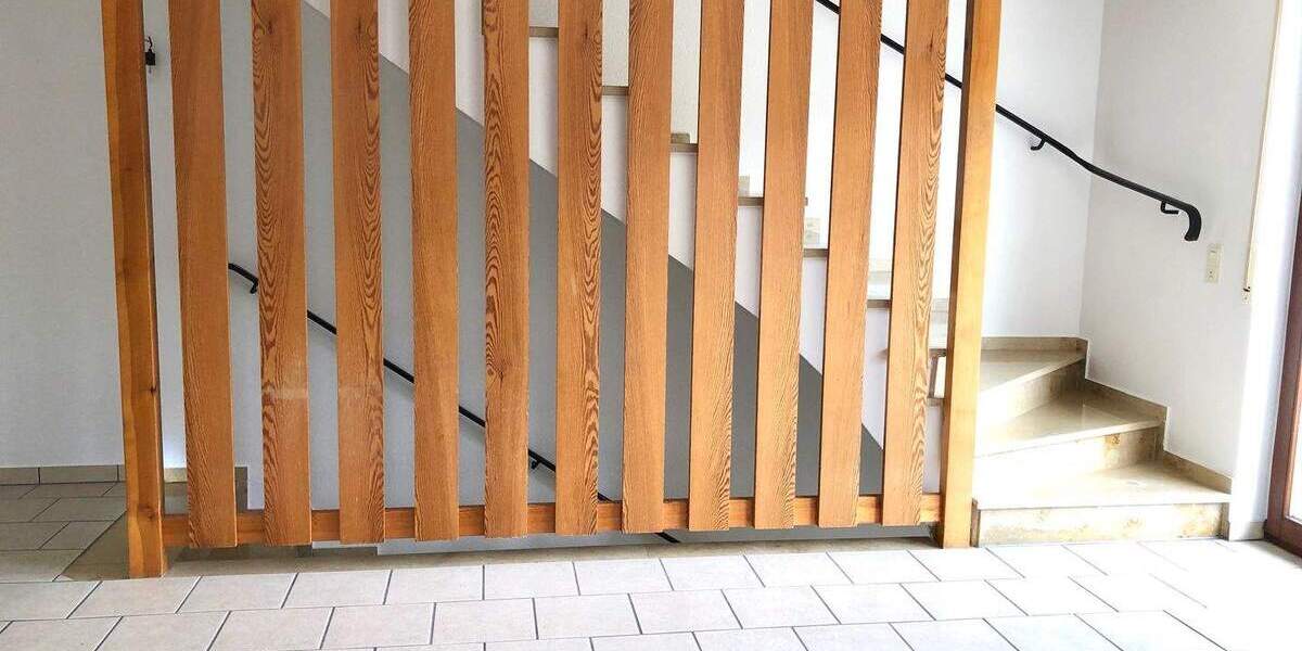 LÄNDLICH: TRAUMAUSSICHT, GROSSES FAMILIENHAUS, EINBAUKÜCHE, 2 STELLPLÄTZE 6 zimmer