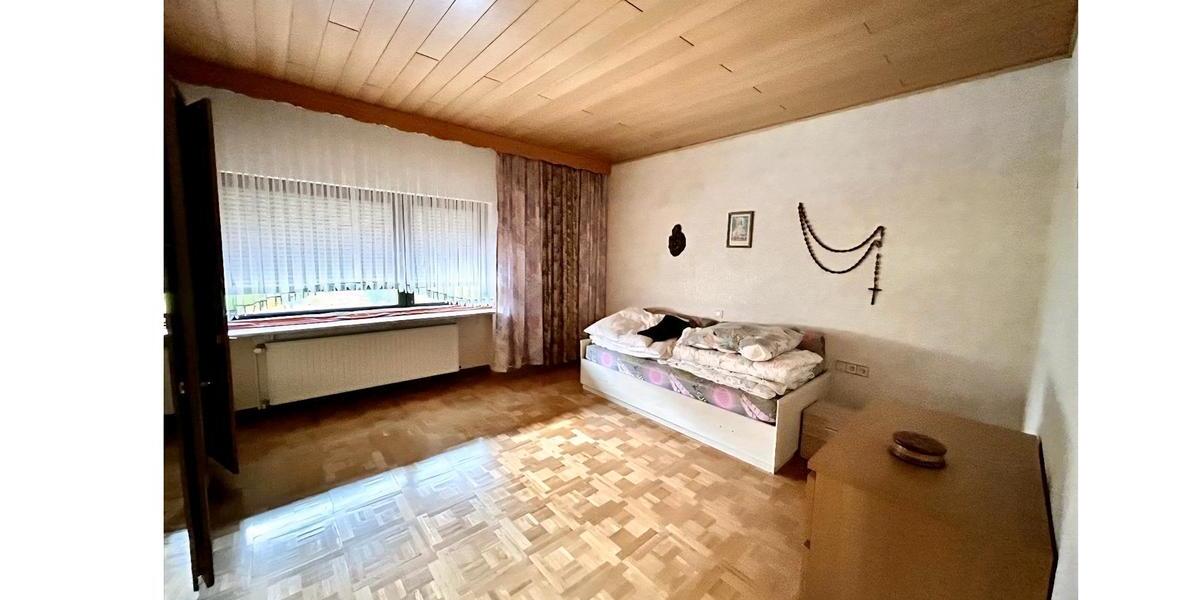Dachgeschoßwohnung Eppelborn - 3 Zimmer, 91 m&sup2;, 700&euro; | Angebot:24641320