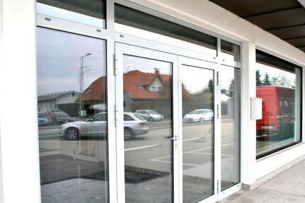 Vermiete Gewerbefläche mit Büro, Ausstellungsfläche zimmer