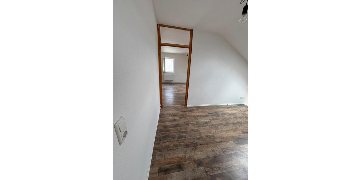 Dachgeschoßwohnung Wächtersbach - 3 Zimmer, 90 m&sup2;, 1.100&euro; | Angebot:26597615