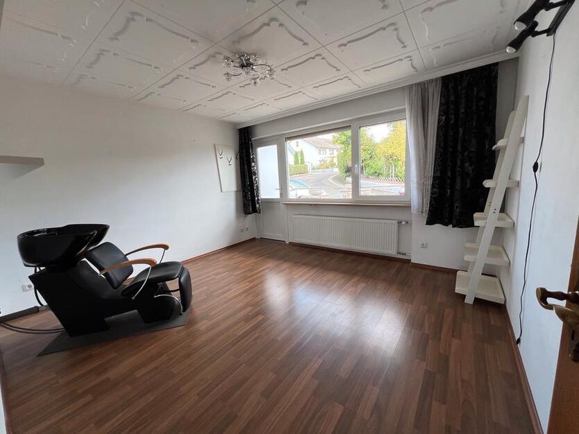 Großzügige 160m² 3-Zimmer Wohnung mit Wintergarten & Extra-Büro