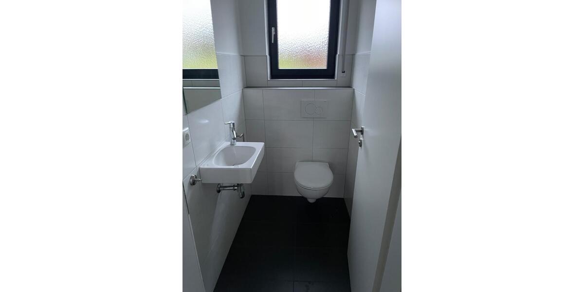 4 Zimmer Wohnung zu vermieten, zusätzlich Kellerraum und Garage 5 zimmer