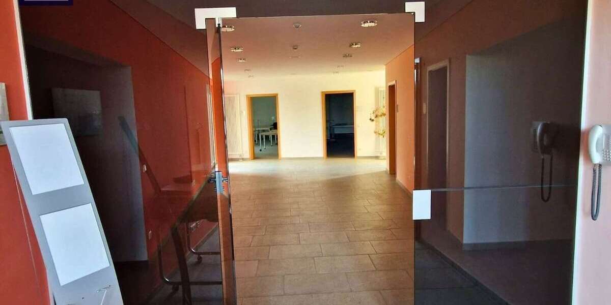 Firmenkomplex mit Garage und Einliegerwohnung 22 zimmer