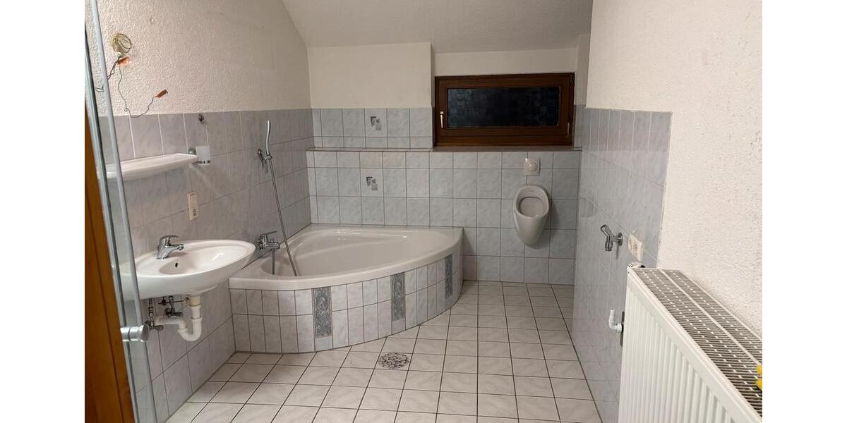 Etagenwohnung Waldböckelheim - 5 Zimmer, 140 m&sup2;, 1.250&euro; | Angebot:26220971