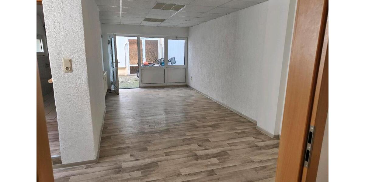 Erdgeschoßwohnung Köthen (Anhalt) - 5 Zimmer, 150 m&sup2;, 1.100&euro; | Angebot:26323290