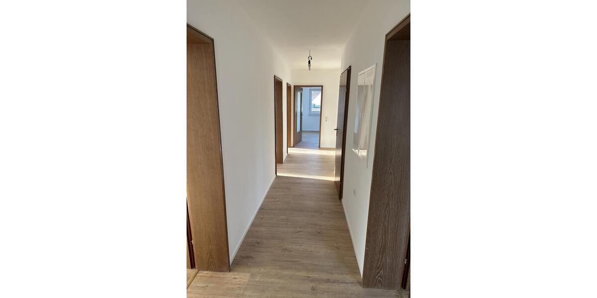 Etagenwohnung Schwebheim - 5 Zimmer, 102 m&sup2;, 1.250&euro; | Angebot:26039163