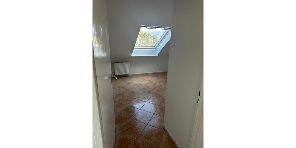 Dachgeschoßwohnung Gundelfingen - 3 Zimmer, 65 m&sup2;, 1.350&euro; | Angebot:25919095