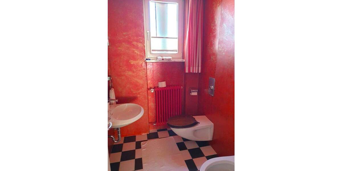 Einfamilienhaus Altötting - 7 Zimmer, 243 m&sup2;, 2.300&euro; | Angebot:25760418