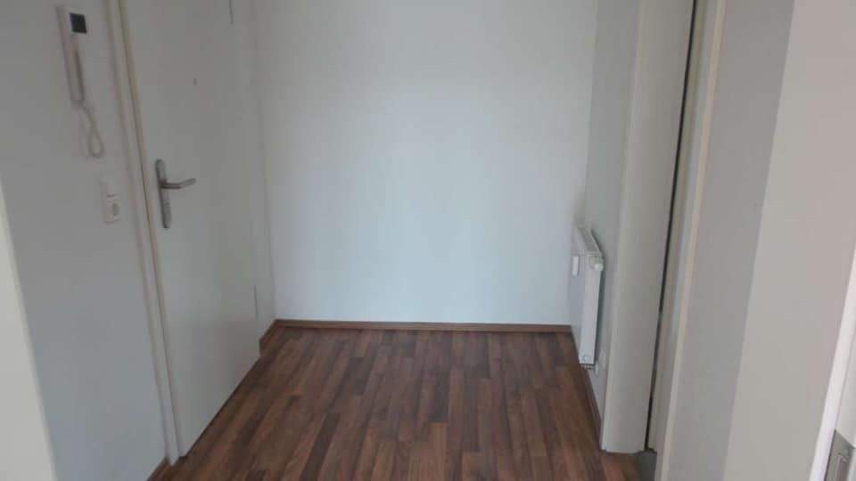 *** Schicke Stadtwohnung DG | Balkon | Kamin | Stellplatz | Einbauküche *** 2 zimmer