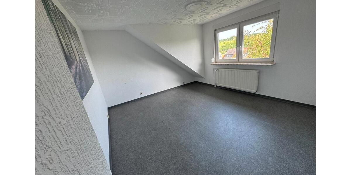 Etagenwohnung Quierschied - 5 Zimmer, 130 m&sup2;, 950&euro; | Angebot:26021103