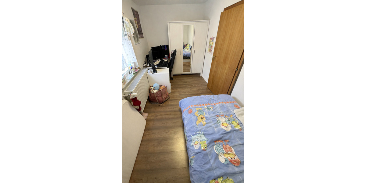 Etagenwohnung Schöneck - 4 Zimmer, 140 m&sup2;, 1.150&euro; | Angebot:25713297