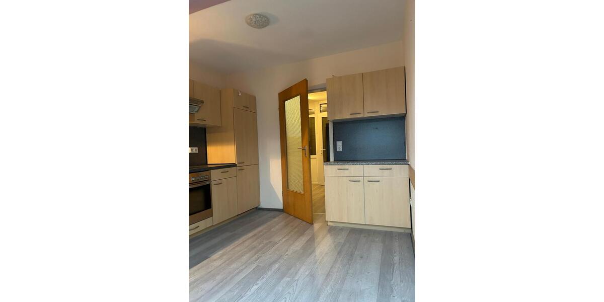 Etagenwohnung Bad Wildungen - 5 Zimmer, 125 m&sup2;, 1.200&euro; | Angebot:26135602
