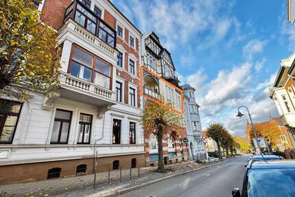 ! Reserviert Provisionsfrei! Stilvolle 90-qm-Altbauwohnung mit Loggia und Einbauküche in Blankenburg 2 zimmer