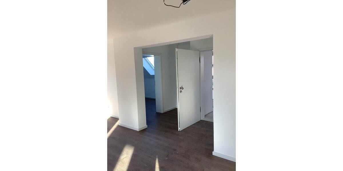 Etagenwohnung Frickenhausen - 4 Zimmer, 137 m&sup2;, 1.400&euro; | Angebot:24711366