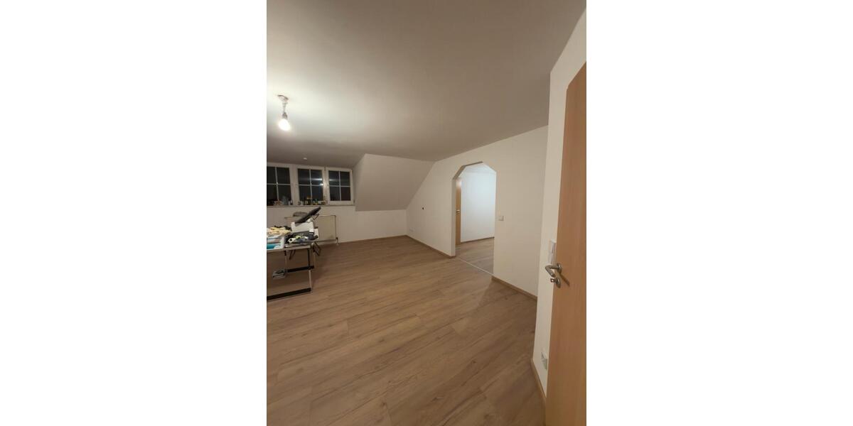 Dachgeschoßwohnung Vilshofen an der Donau - 3 Zimmer, 90 m&sup2;, 950&euro; | Angebot:25833070