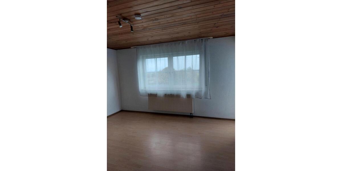 Erdgeschoßwohnung Eschenbach in der Oberpfalz - 3 Zimmer, 110 m&sup2;, 950&euro; | Angebot:26671330