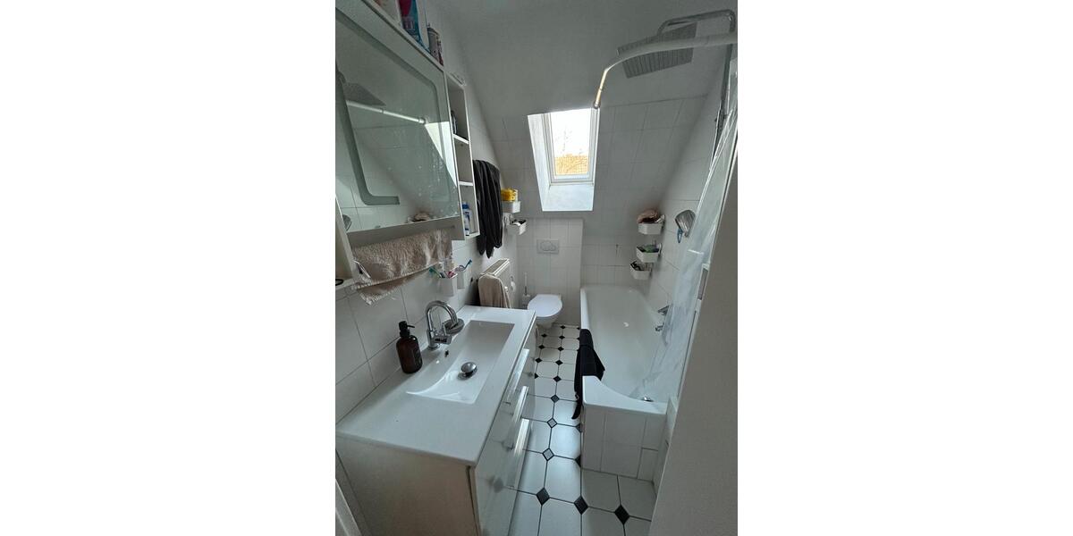 Dachgeschoßwohnung Wiesbaden Dotzheim - 3 Zimmer, 58 m&sup2;, 830&euro; | Angebot:25802168