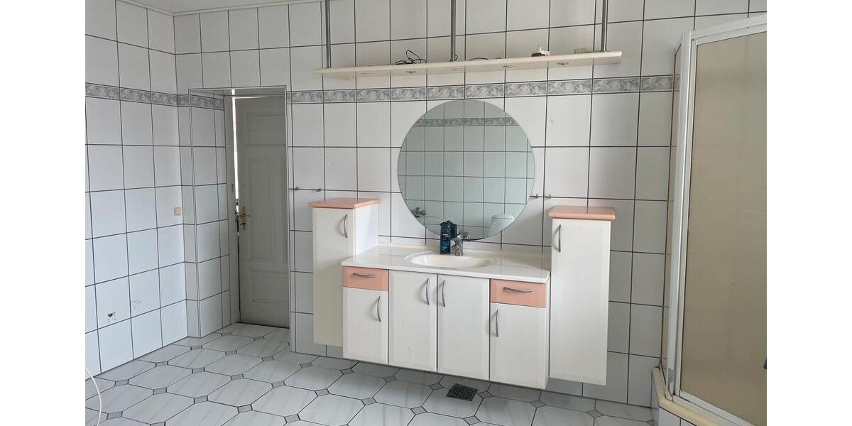 Etagenwohnung Flensburg Falkenberg - 3 Zimmer, 130 m&sup2;, 1.000&euro; | Angebot:26697330