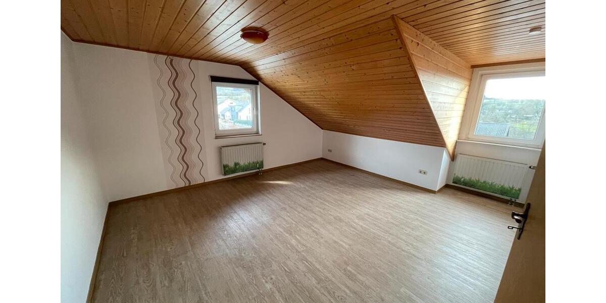 Dachgeschoßwohnung Schotten - 3 Zimmer, 82 m&sup2;, 615&euro; | Angebot:25044820