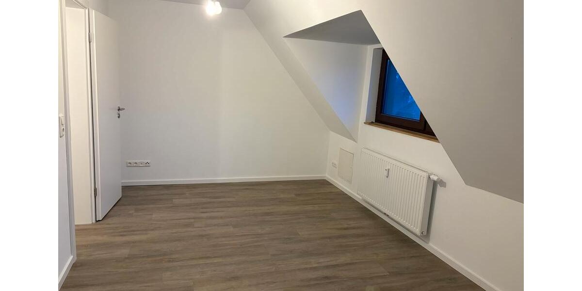 Dachgeschoßwohnung Cuxhaven Groden - 2.5 Zimmer, 50 m&sup2;, 600&euro; | Angebot:25823958