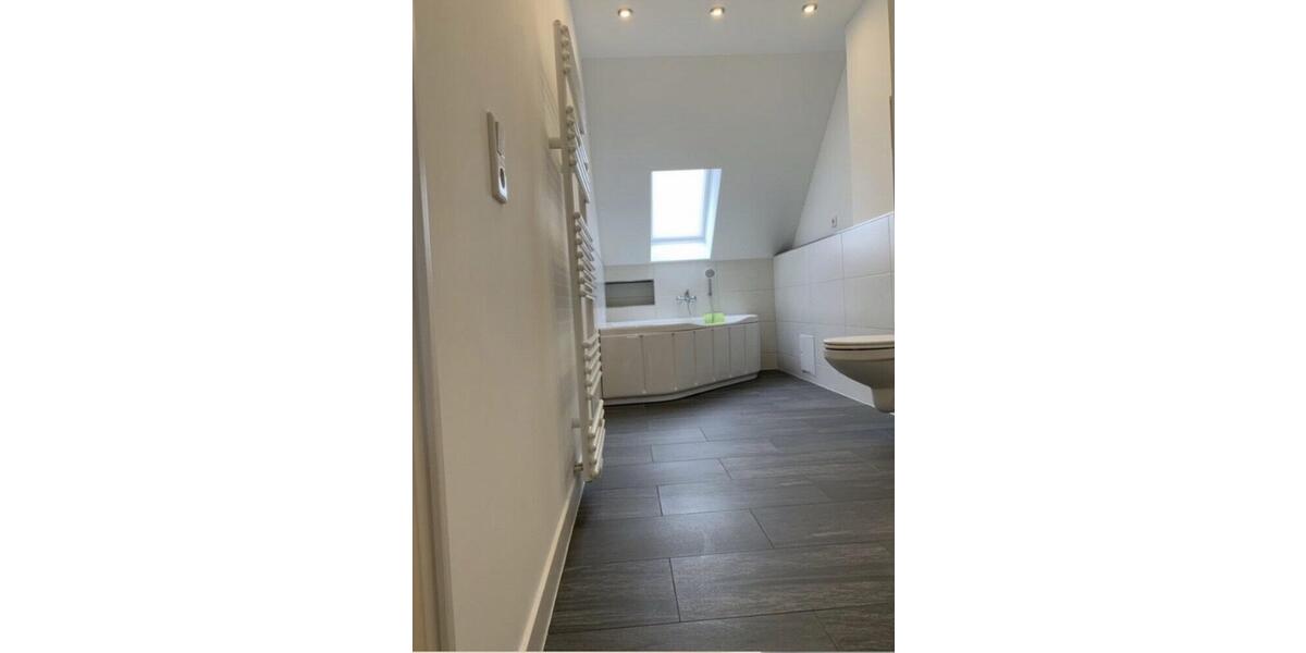 Dachgeschoßwohnung Werdau - 5 Zimmer, 145 m&sup2;, 1.200&euro; | Angebot:25965282