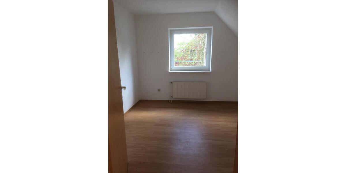 Dachgeschoßwohnung Hemmoor - 3 Zimmer, 75 m&sup2;, 690&euro; | Angebot:24611059