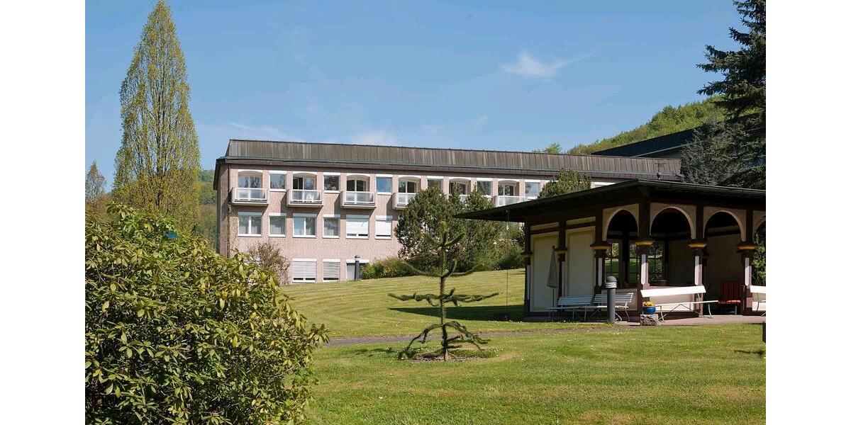Etagenwohnung Bad Pyrmont - 2 Zimmer, 65 m&sup2;, 800&euro; | Angebot:24482308