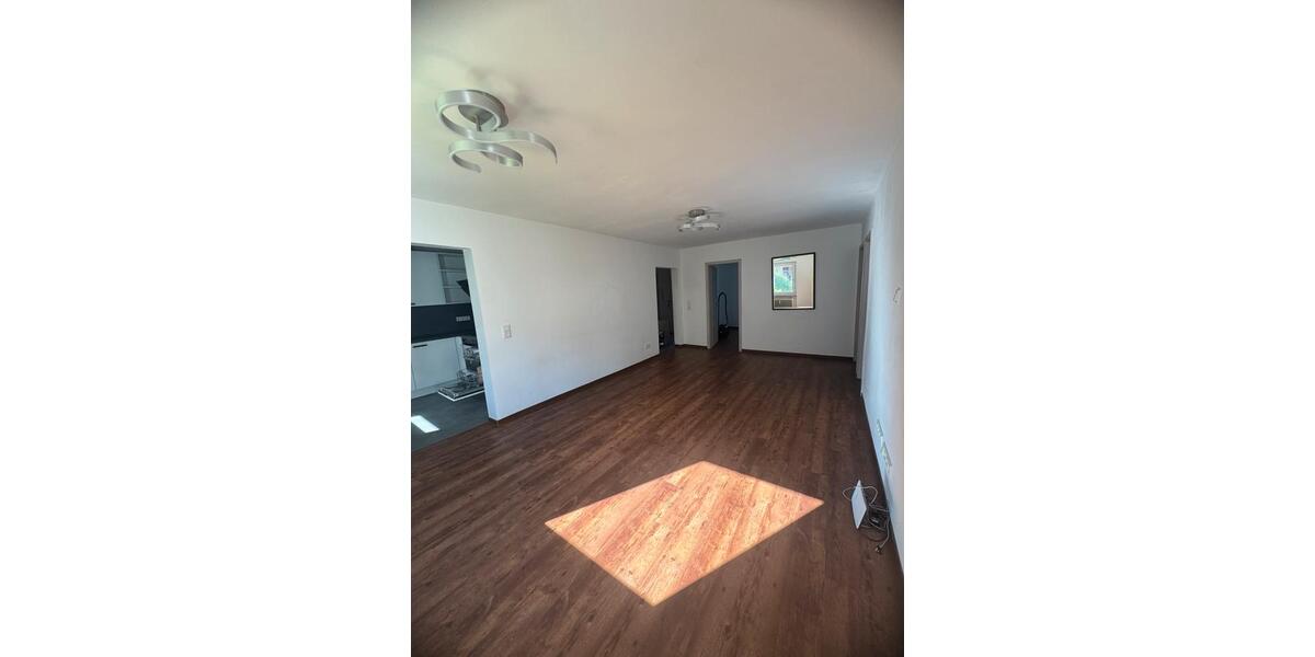 Etagenwohnung Leonberg - 4 Zimmer, 80 m&sup2;, 1.200&euro; | Angebot:25753186