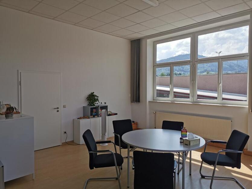 Helle & großzügige Praxis- oder Yogaräume in Bühl zu vermieten!