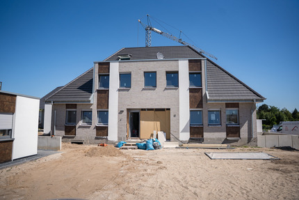 Moderne NeubauWohnung mit Balkon