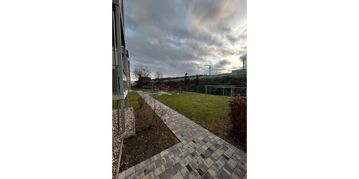 Gesamte Etage mit Balkon und eigenem Garten! 4 zimmer