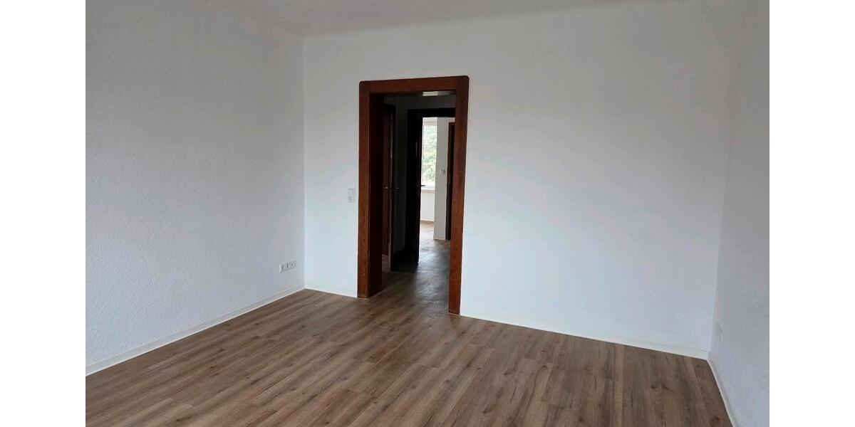Etagenwohnung Großröhrsdorf - 3 Zimmer, 72 m&sup2;, 590&euro; | Angebot:25402571
