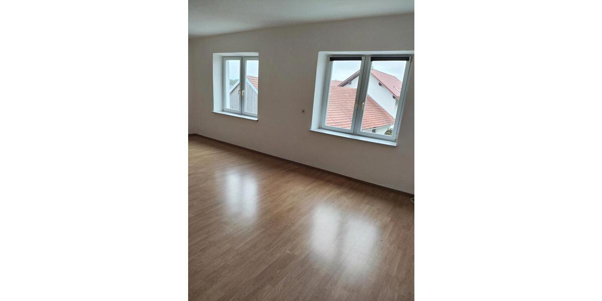 Etagenwohnung Hengersberg - 5 Zimmer, 140 m&sup2;, 550&euro; | Angebot:24771838