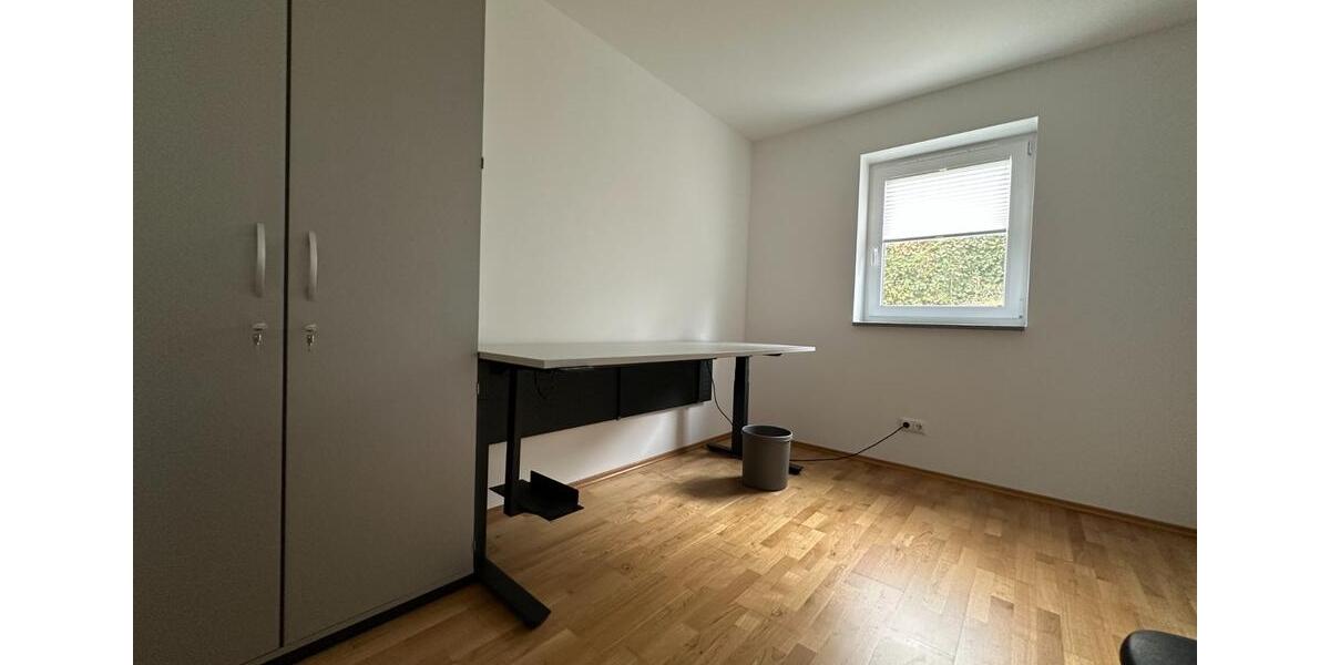 Erdgeschoßwohnung Rödental - 3 Zimmer, 86 m&sup2;, 895&euro; | Angebot:25636486