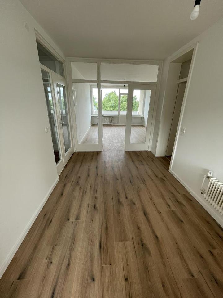 ~ Lichtdurchflutete 3-Zimmerwohnung ** Frisch saniert ** Balkon ~