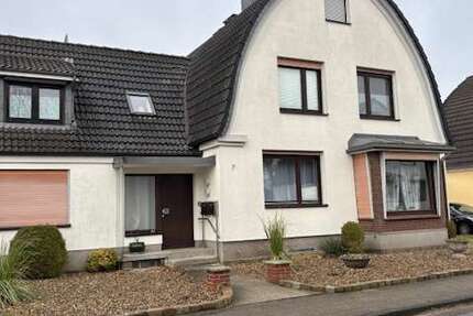 Wohnung zum Mieten in Neumünster Tungendorf 800 € 83.51 m²