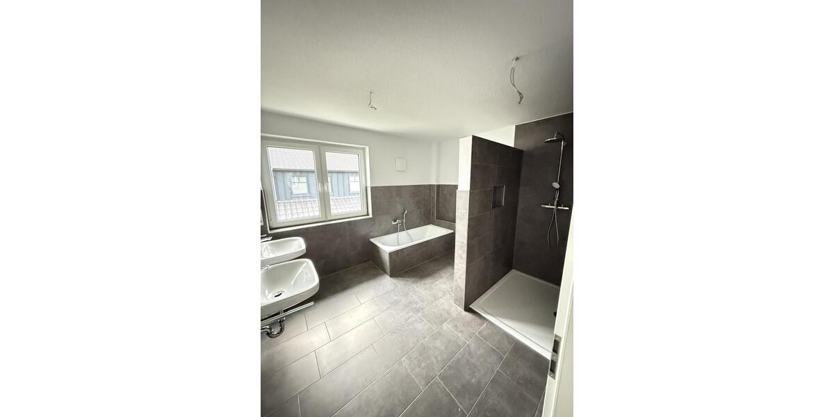 Doppelhaushälfte Varel - 4 Zimmer, 118 m&sup2;, 1.400&euro; | Angebot:26455793