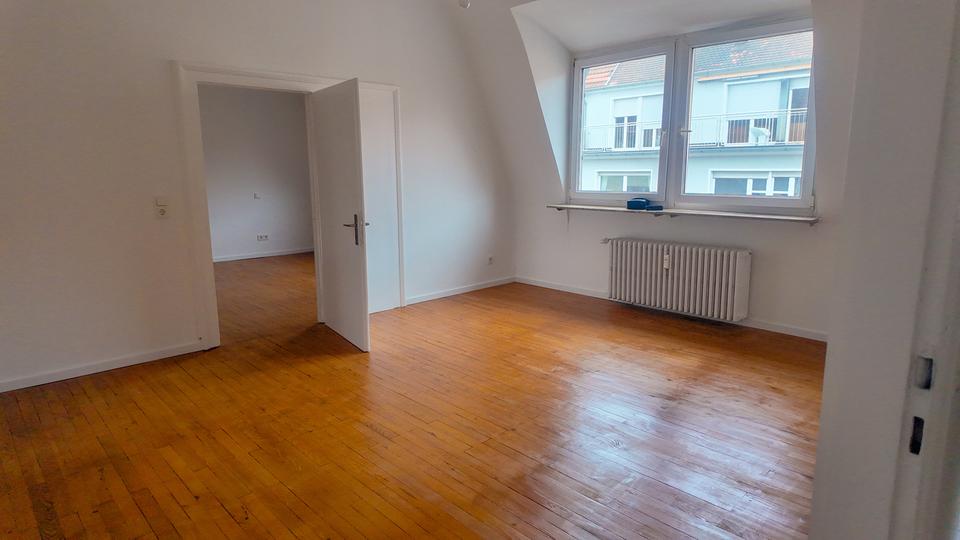 Dachgeschoßwohnung Saarbrücken - 4 Zimmer, 92 m&sup2;, 750&euro; | Angebot:26488823
