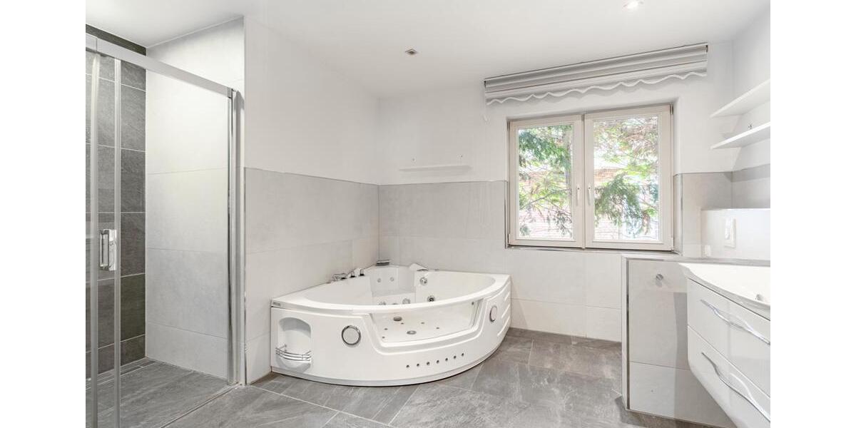 Leben und Arbeiten in Großziethen – Zweifamilienhaus mit großem Garten und Gewerbeeinheit 6 zimmer