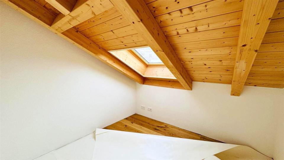 3-Zimmer-Dach-Studio-Wohnung, LIFT, EBK, Keller, Kachelofen-Anschluss, TG-Platz a. W. 3 zimmer