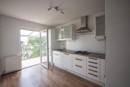 Helle 3-Zimmer-Dachgeschosswohnung mit 2 Balkonen und Kaminofen - nach Renovierung wieder verfügbar 3 zimmer