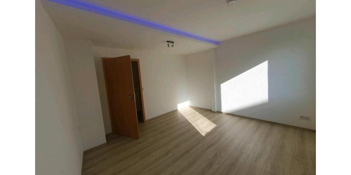 Etagenwohnung Pößneck - 5 Zimmer, 110 m&sup2;, 700&euro; | Angebot:26549030