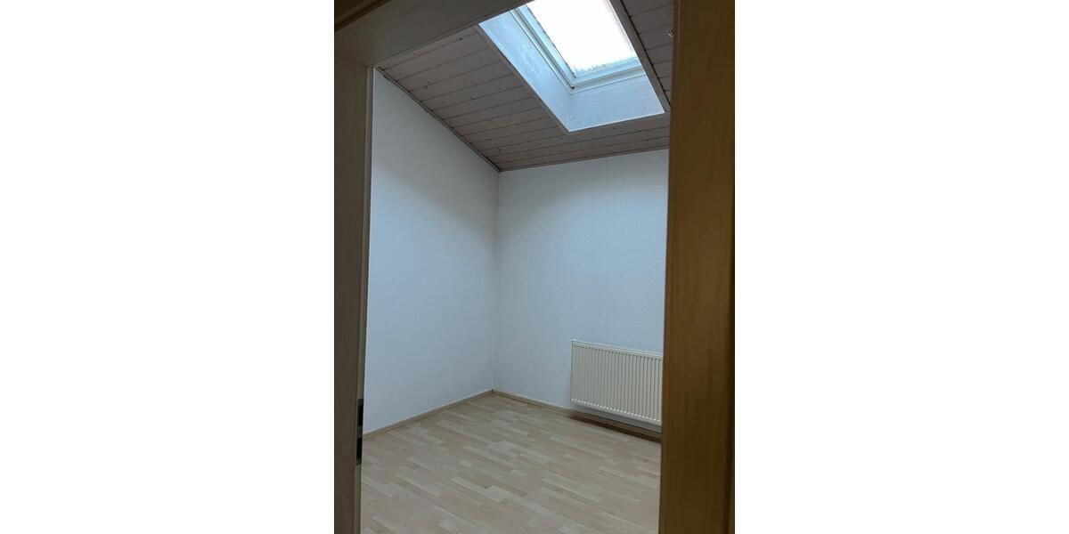 Dachgeschoßwohnung Giengen an der Brenz - 3 Zimmer, 100 m&sup2;, 1.050&euro; | Angebot:24828145